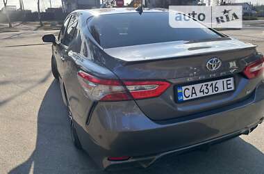 Седан Toyota Camry 2019 в Черкасах