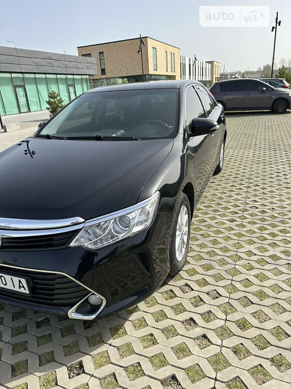 Седан Toyota Camry 2016 в Хмельницькому