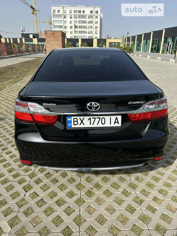 Седан Toyota Camry 2016 в Хмельницькому