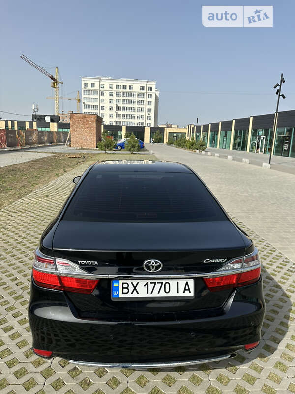 Седан Toyota Camry 2016 в Хмельницькому