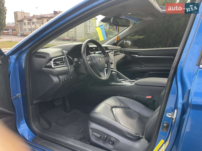 Седан Toyota Camry 2018 в Рівному