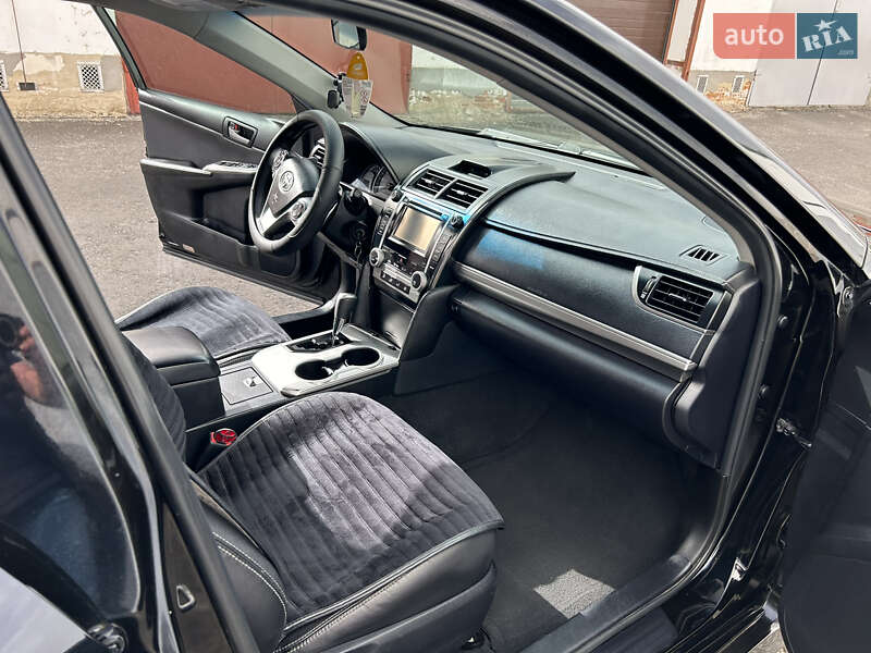 Седан Toyota Camry 2012 в Луцьку