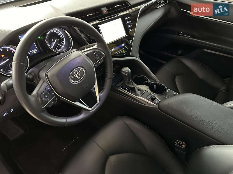 Седан Toyota Camry 2018 в Запоріжжі