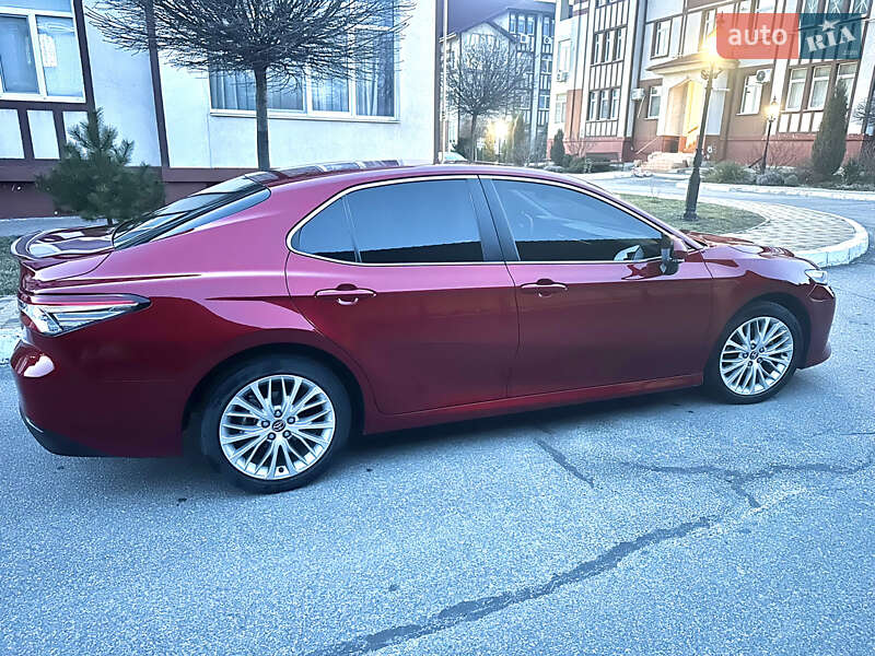 Седан Toyota Camry 2018 в Запоріжжі