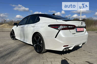 Седан Toyota Camry 2018 в 