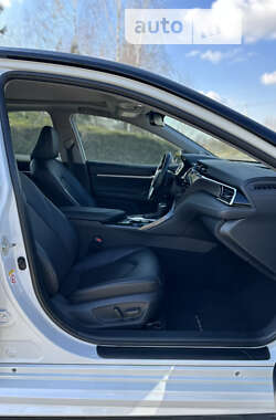 Седан Toyota Camry 2018 в 