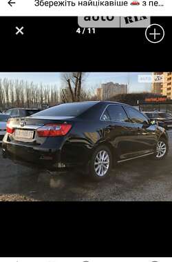 Седан Toyota Camry 2013 в Киеве