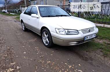 Седан Toyota Camry 1999 в Здолбуніві