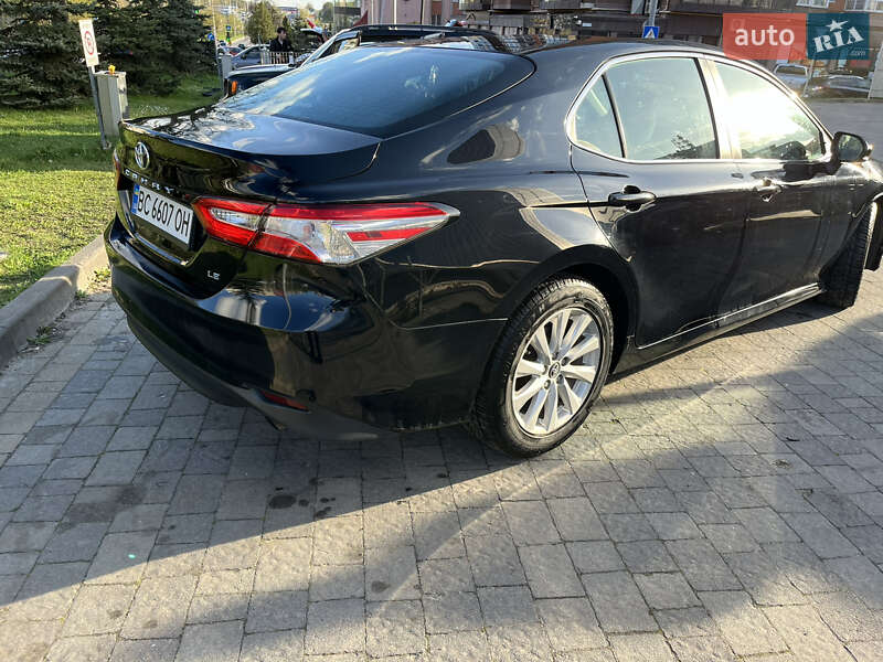 Седан Toyota Camry 2018 в Львові