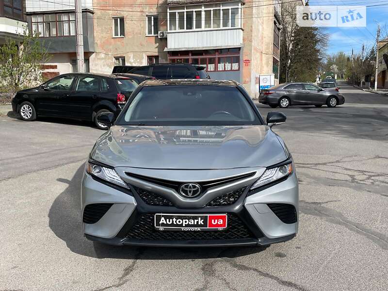 Седан Toyota Camry 2018 в Виннице