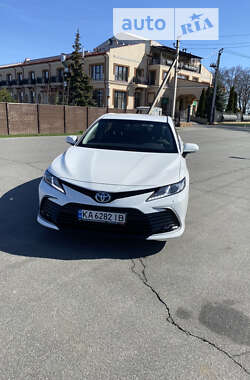 Седан Toyota Camry 2022 в Киеве