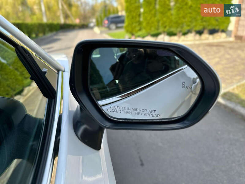 Седан Toyota Camry 2022 в Рівному