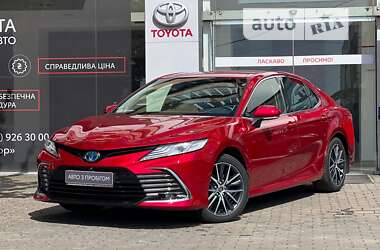 Седан Toyota Camry 2022 в Ужгороді