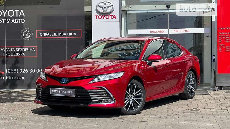 Седан Toyota Camry 2022 в Ужгороде