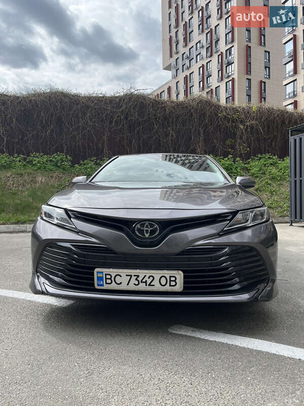 Toyota Camry 2019