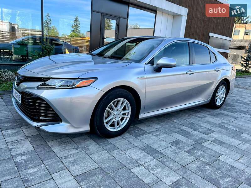 Седан Toyota Camry 2018 в Києві