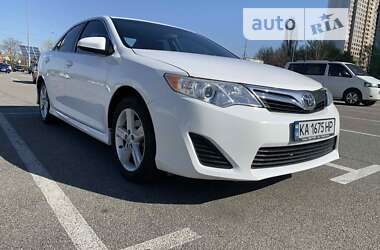 Седан Toyota Camry 2013 в Киеве