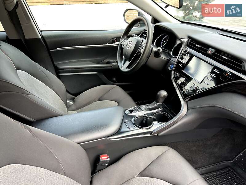 Седан Toyota Camry 2018 в Києві