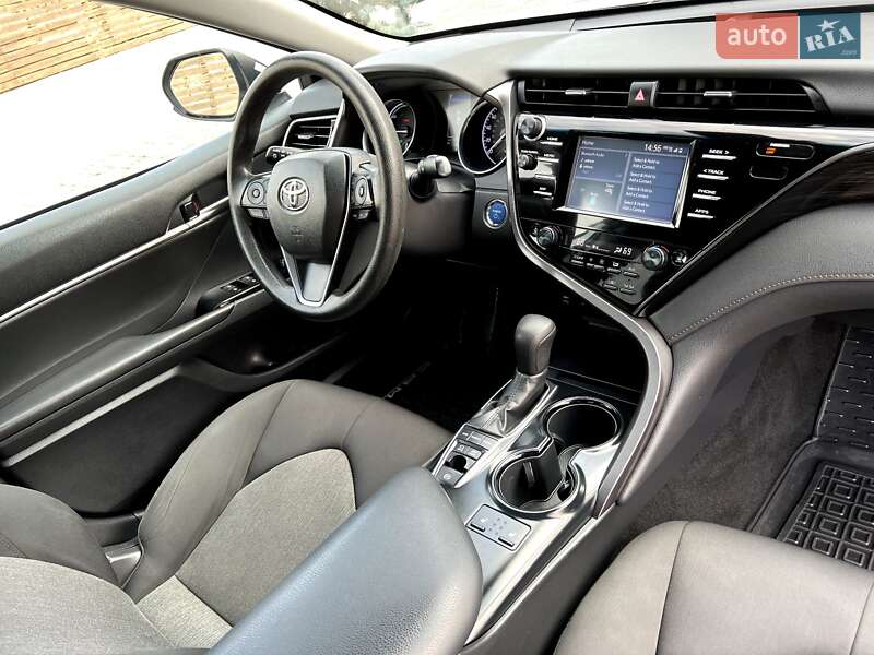 Седан Toyota Camry 2018 в Києві