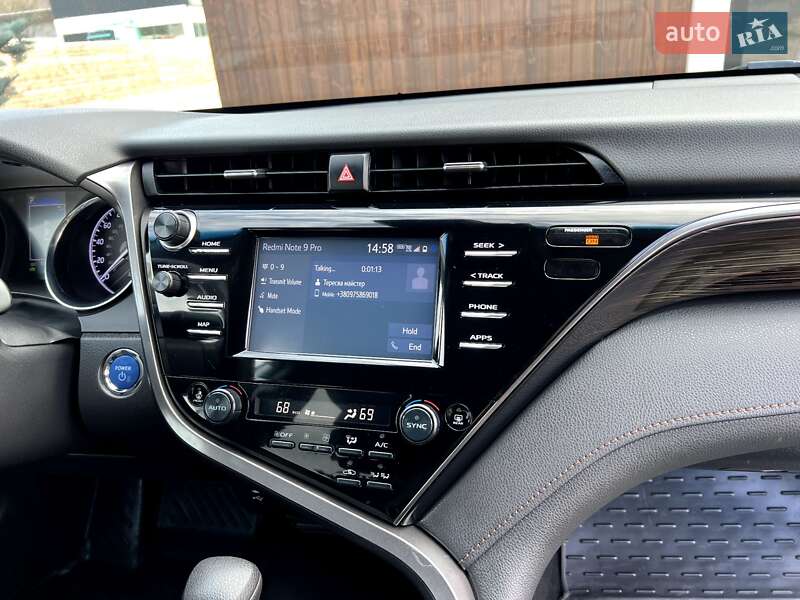 Седан Toyota Camry 2018 в Києві