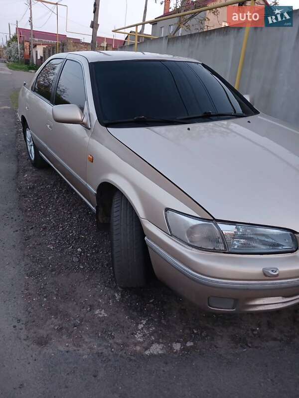 Седан Toyota Camry 1998 в Константиновке (Краматорского района)