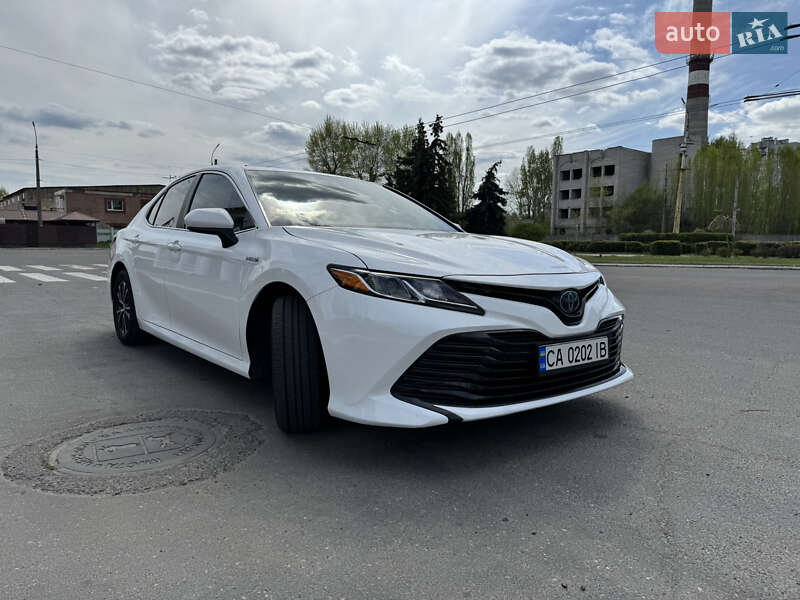 Седан Toyota Camry 2019 в Черкассах