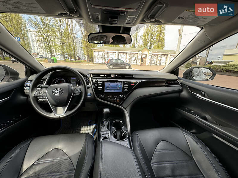 Седан Toyota Camry 2019 в Черкассах