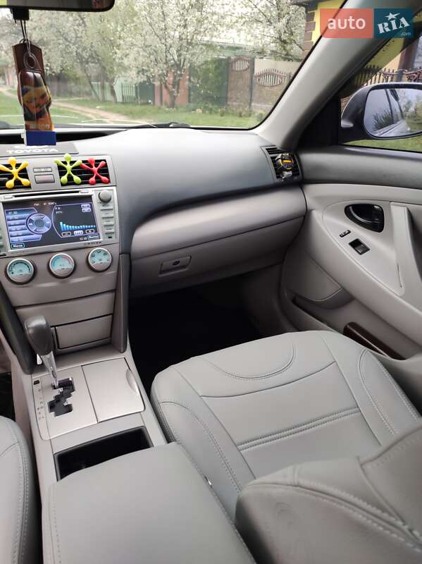 Седан Toyota Camry 2008 в Сумах