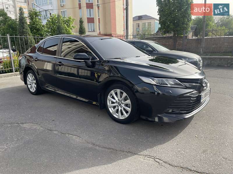 Седан Toyota Camry 2019 в Полтаве