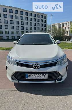 Седан Toyota Camry 2017 в Запоріжжі