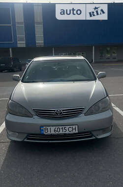 Седан Toyota Camry 2004 в Кременчуге