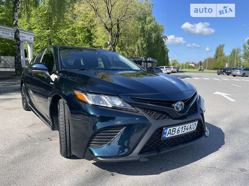 Седан Toyota Camry 2020 в Виннице