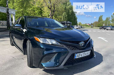 Седан Toyota Camry 2020 в Виннице