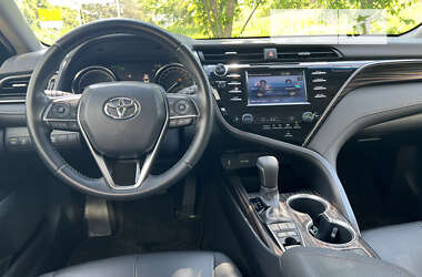 Седан Toyota Camry 2020 в Ужгороде