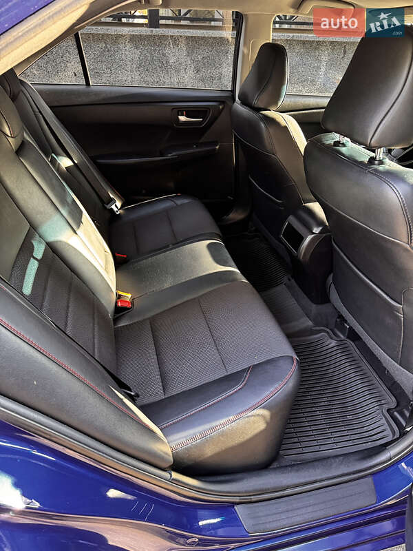 Седан Toyota Camry 2016 в Києві
