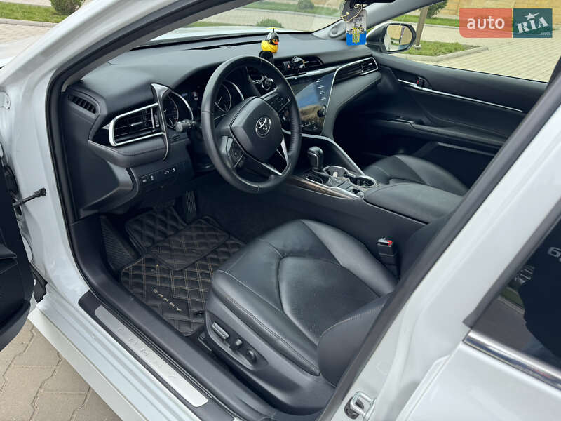 Седан Toyota Camry 2017 в Одессе