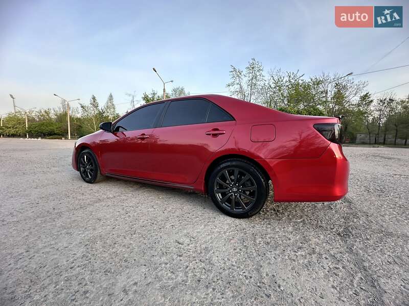 Седан Toyota Camry 2013 в Кривому Розі
