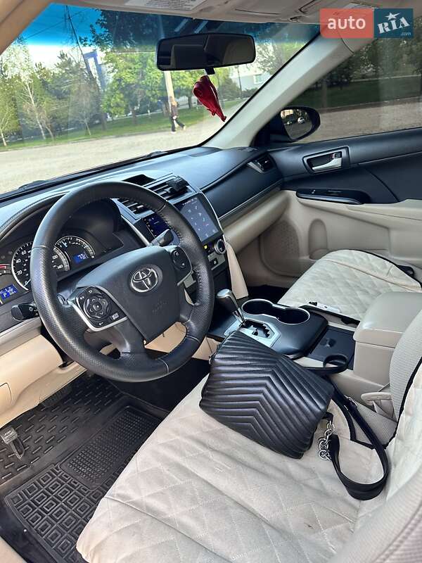 Седан Toyota Camry 2013 в Кривому Розі