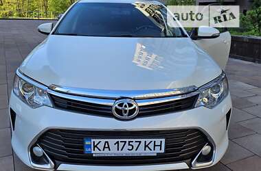 Седан Toyota Camry 2016 в Киеве