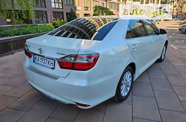 Седан Toyota Camry 2016 в Киеве