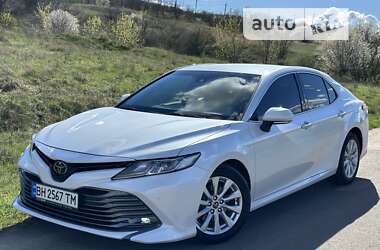 Седан Toyota Camry 2017 в Одессе