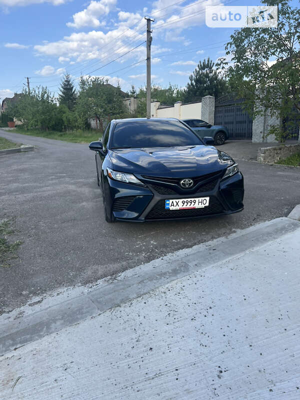 Седан Toyota Camry 2017 в Харькове