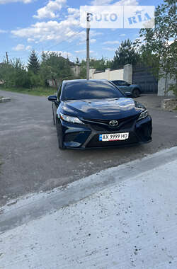Седан Toyota Camry 2017 в Харкові