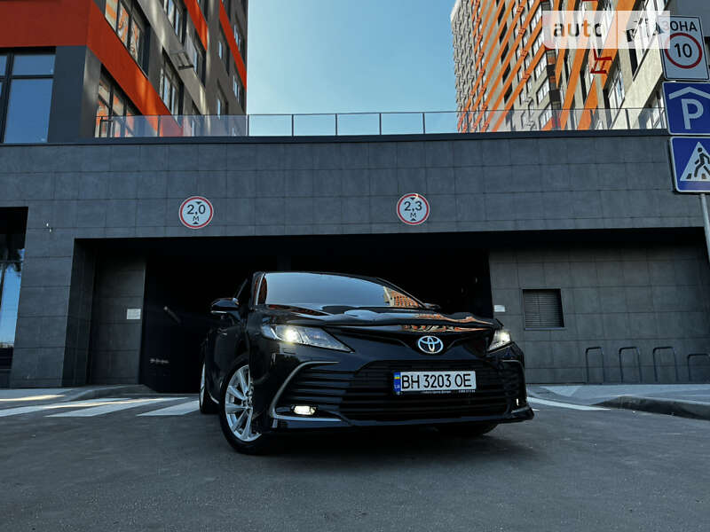 Седан Toyota Camry 2021 в Киеве