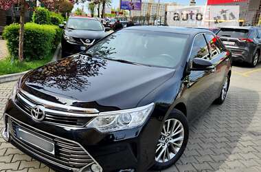 Седан Toyota Camry 2016 в Киеве