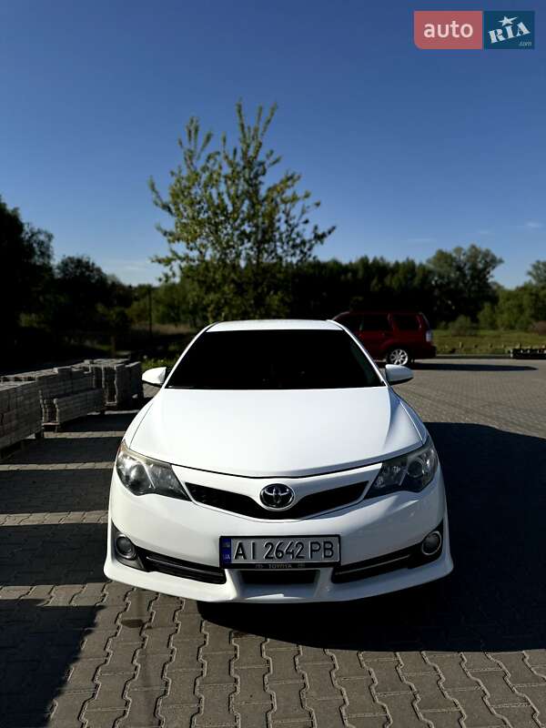 Седан Toyota Camry 2013 в Фастові