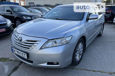 Седан Toyota Camry 2008 в Ровно