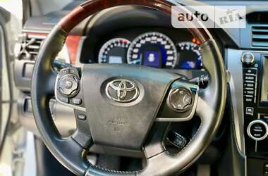 Седан Toyota Camry 2013 в Горішніх Плавнях