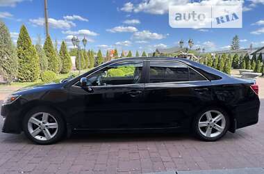 Седан Toyota Camry 2014 в Стрию