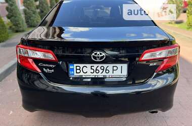 Седан Toyota Camry 2014 в Стрию